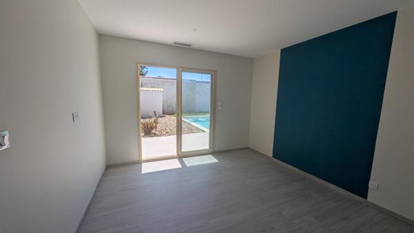 Maison contemporaine de 2024 avec piscine