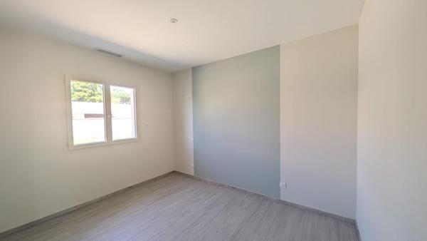 Maison contemporaine de 2024 avec piscine
