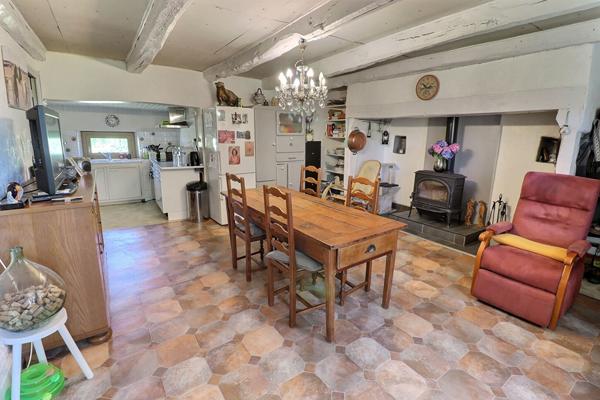 Maison en pierres à Gorses