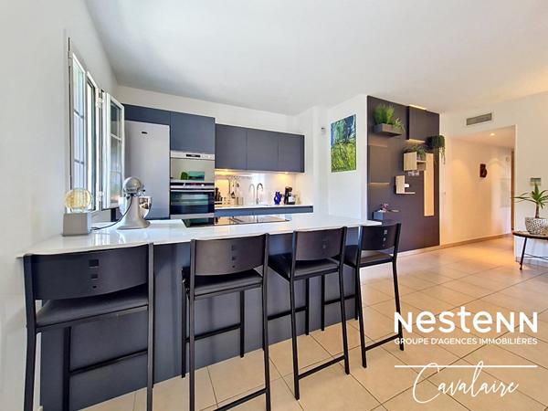 Au centre-ville de la Croix Valmer, résidence prestigieuse sécurisée avec piscine, Appartement La Croix Valmer 3 pièce(s) au deuxième et dernier étage