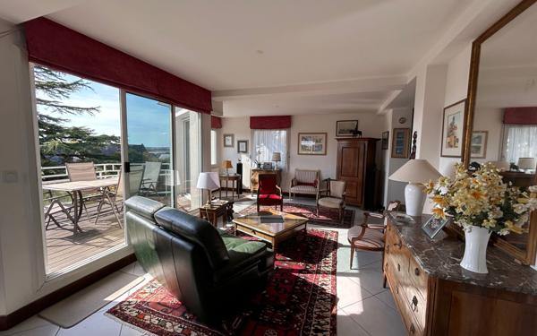 Maison à louer    9 pièces •  Séné