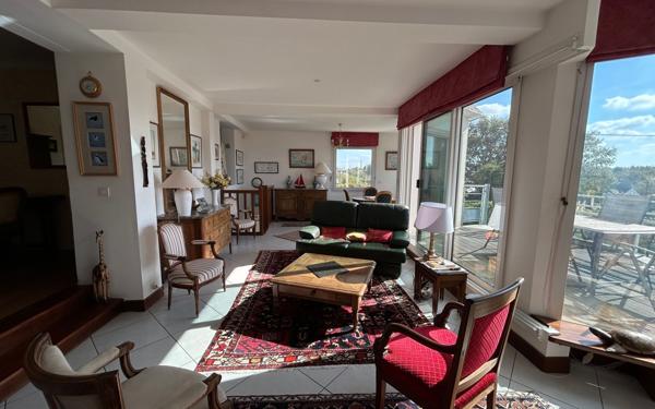 Maison à louer    9 pièces •  Séné