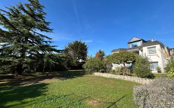 Maison à louer    9 pièces •  Séné