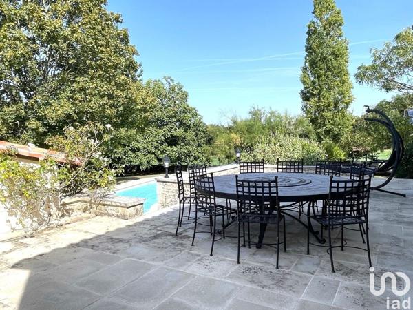 Longère 8 pièces de 252 m² à AIGONDIGNÉ (79370)