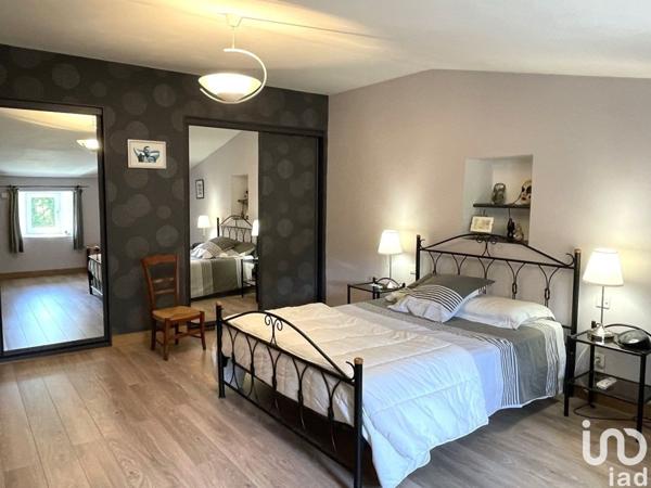 Longère 8 pièces de 252 m² à AIGONDIGNÉ (79370)