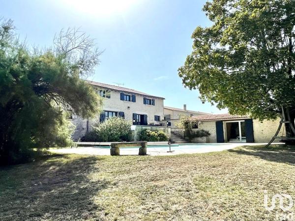 Longère 8 pièces de 252 m² à AIGONDIGNÉ (79370)