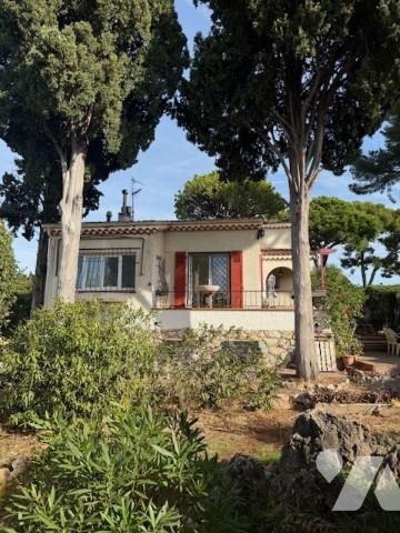 Villa cap d Antibes garoupe de plein pied a rénover proche mer .