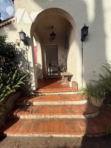 Villa cap d Antibes garoupe de plein pied a rénover proche mer .