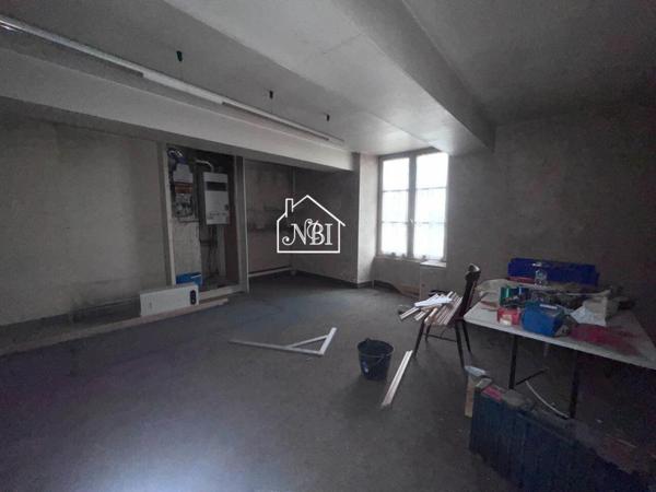 À VENDRE Ensemble immobilier : 2 immeubles et local commercial