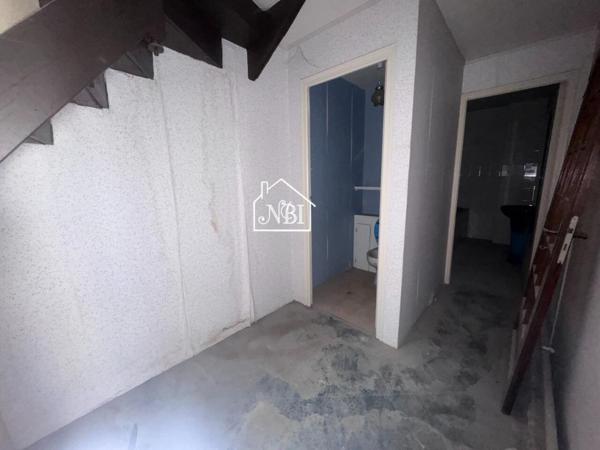 À VENDRE Ensemble immobilier : 2 immeubles et local commercial