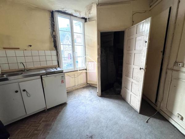 À VENDRE Ensemble immobilier : 2 immeubles et local commercial