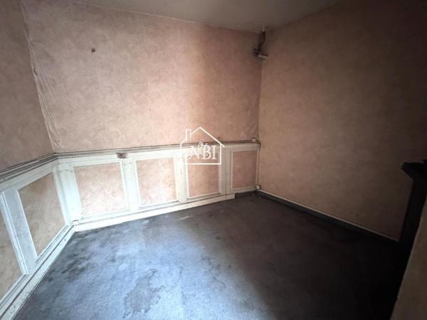 À VENDRE Ensemble immobilier : 2 immeubles et local commercial