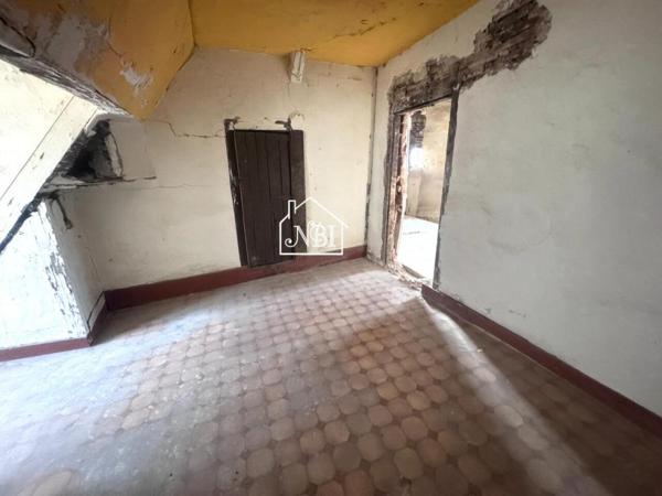 À VENDRE Ensemble immobilier : 2 immeubles et local commercial