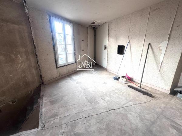 À VENDRE Ensemble immobilier : 2 immeubles et local commercial