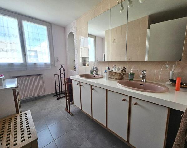 Appartement Decines Charpieu 3 pièce(s) 79.08 m2