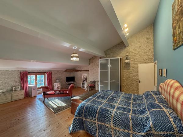 Maison de village spacieuse avec piscine et cour intérieure