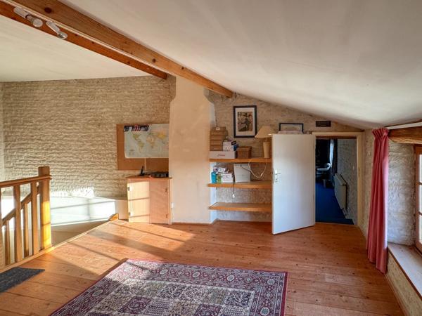 Maison de village spacieuse avec piscine et cour intérieure