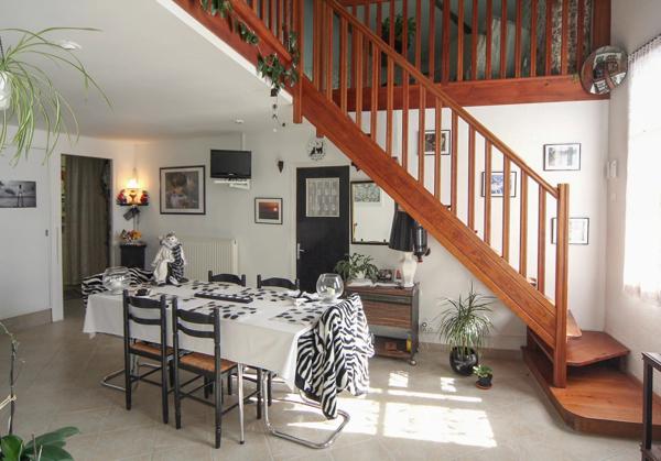 Maison de village spacieuse avec piscine et cour intérieure