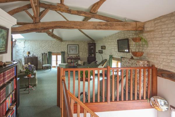 Maison de village spacieuse avec piscine et cour intérieure
