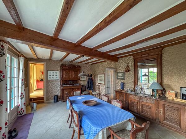 Maison de village spacieuse avec piscine et cour intérieure