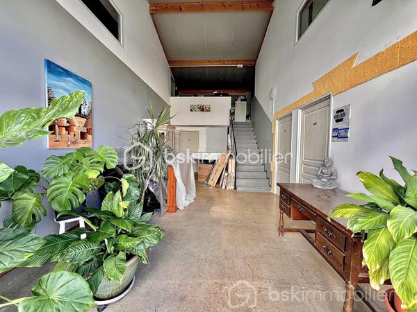 Local d activites de 280 m²