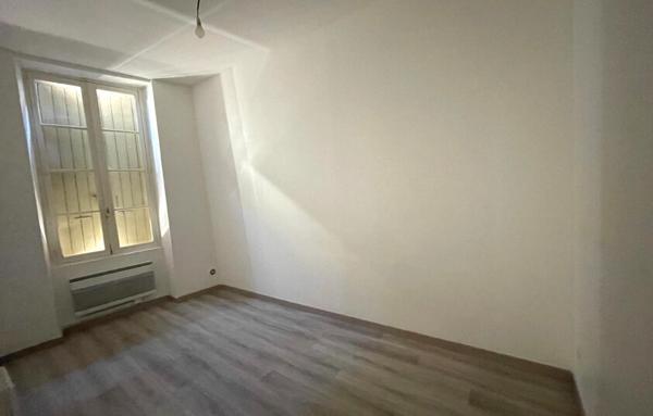 IMMEUBLE- COMMERCE ET APPARTEMENTS-CENTRE VILLE