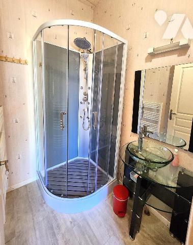 Ensemble Immobilier Atypique en Pierre à Apremont à multiples revenus