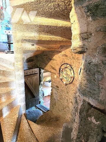 Ensemble Immobilier Atypique en Pierre à Apremont à multiples revenus