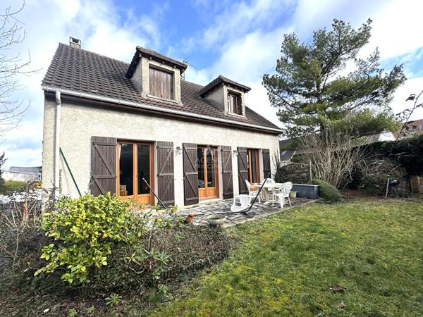 Maison à vendre - 5 pièces à LES CLAYES SOUS BOIS €472 000 ** - Référence 7474