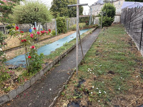 Grande maison de ville spacieuse et modulable, située au cœur de cette ville animée