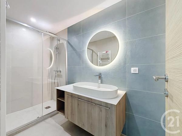 Appartement T5 à vendre  5 pièces - 99 m 2   LES ISSAMBRES  - 83
