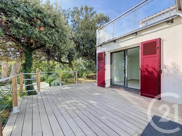 Appartement T5 à vendre  5 pièces - 99 m 2   LES ISSAMBRES  - 83