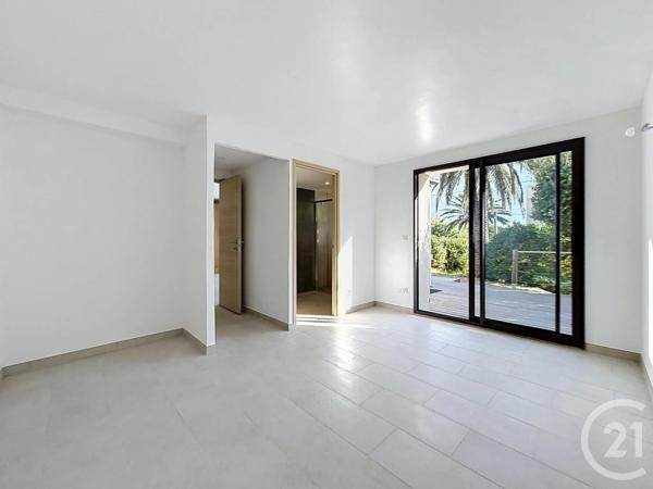 Appartement T5 à vendre  5 pièces - 99 m 2   LES ISSAMBRES  - 83