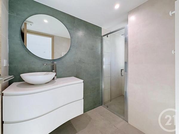 Appartement T5 à vendre  5 pièces - 99 m 2   LES ISSAMBRES  - 83