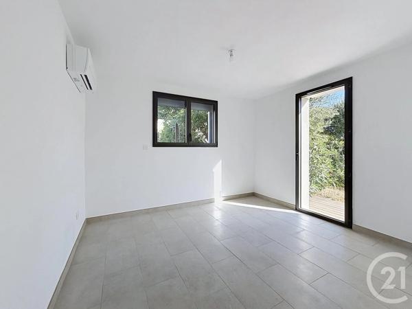 Appartement T5 à vendre  5 pièces - 99 m 2   LES ISSAMBRES  - 83