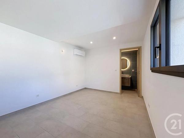 Appartement T5 à vendre  5 pièces - 99 m 2   LES ISSAMBRES  - 83