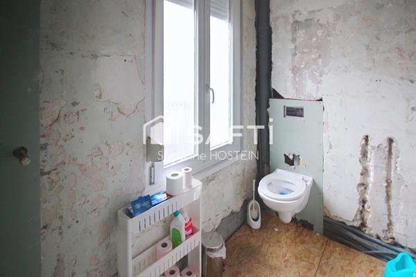 Maison, libre 3 côtés avec 4 chambres, terasse, garage et jardin