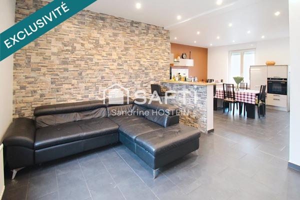 Maison, libre 3 côtés avec 4 chambres, terasse, garage et jardin