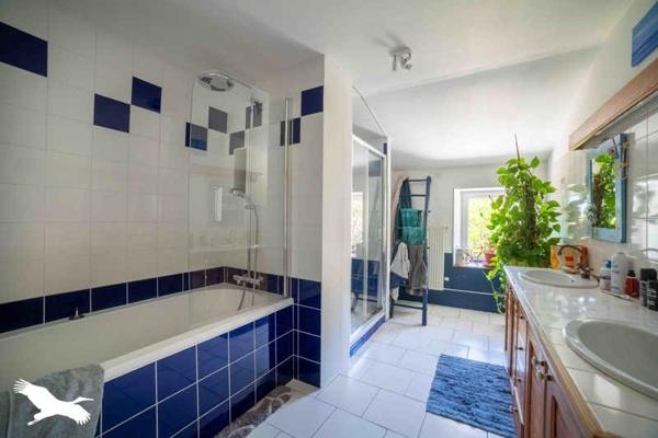 Maison à vendre |  Le Poiré-sur-Velluire |  5 pièces | 251 m²