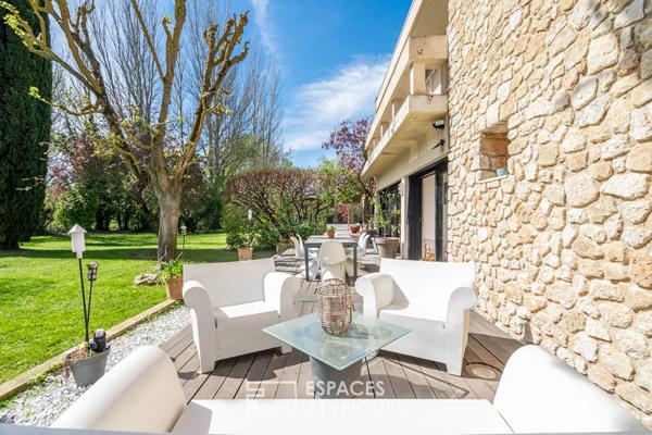 Maison d’architecte avec jardin et piscine