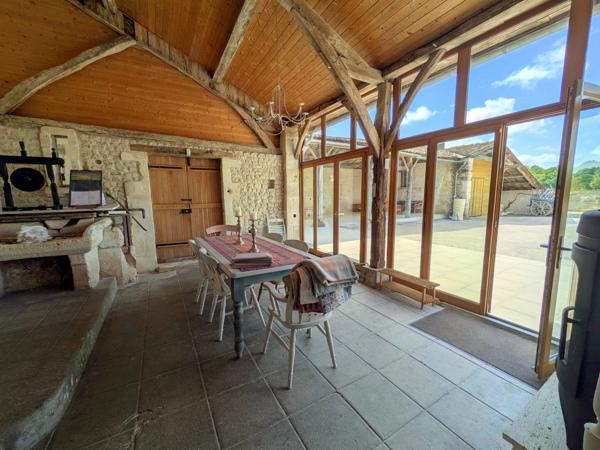Magnifique manoir de 10 chambres , piscine et 2 maisons d'amis