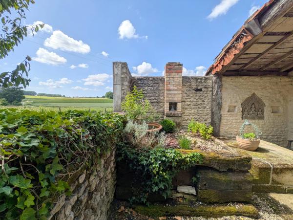 Magnifique manoir de 10 chambres , piscine et 2 maisons d'amis