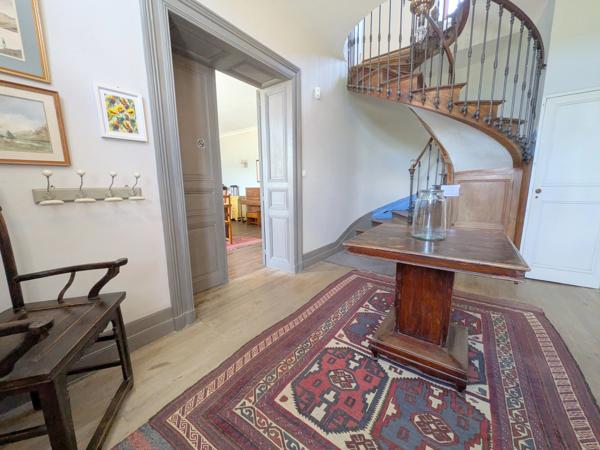 Magnifique manoir de 10 chambres , piscine et 2 maisons d'amis