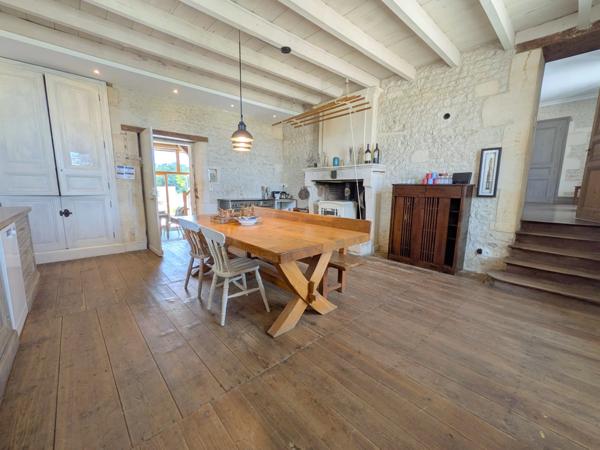 Magnifique manoir de 10 chambres , piscine et 2 maisons d'amis