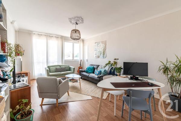 Appartement T5 à vendre  5 pièces - 82,39 m2 LAVAL - 53