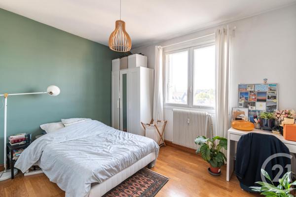 Appartement T5 à vendre  5 pièces - 82,39 m2 LAVAL - 53