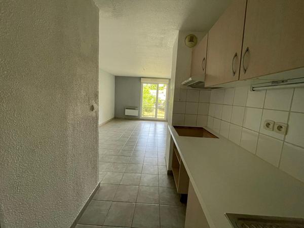 AVIGNON LE PONTET - APPARTEMENT T3 avec BALCON + GARAGE - PLEIN SUD - 53 M²