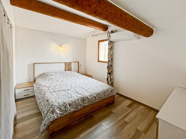 Maison 2ch et bureau jardin parking