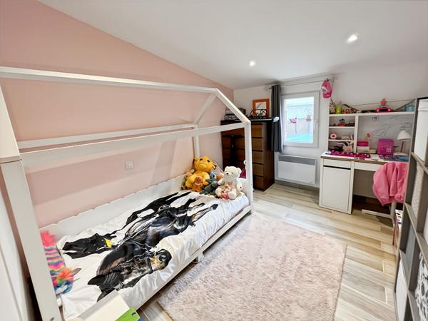 Maison 2ch et bureau jardin parking