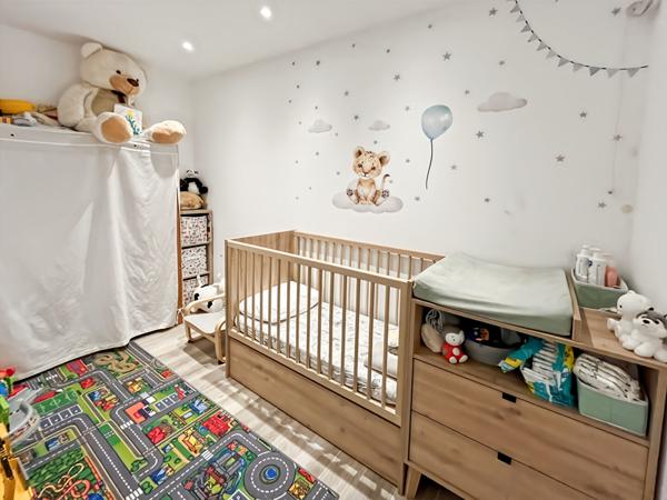 Maison 2ch et bureau jardin parking